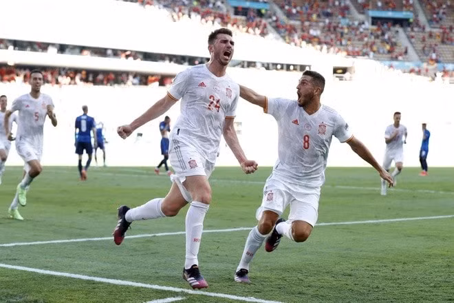 Tây Ban Nha dẫn trước 2-0 sau hiệp 1. Ảnh: UEFA