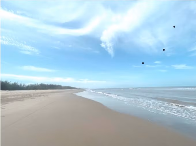 Bãi biển Tân Dân với vẻ đẹp nguyên sơ, bãi cát trắng mịn trải dài
