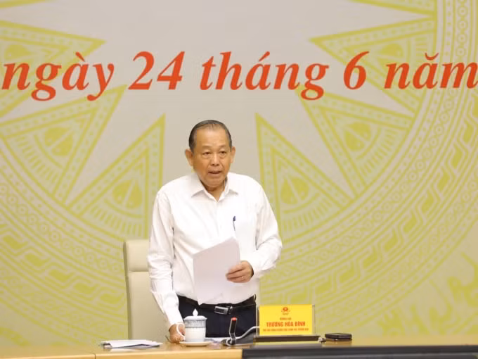 Phó Thủ tướng Thường trực Chính phủ Trương Hòa Bình phát biểu kết luận cuộc họp.