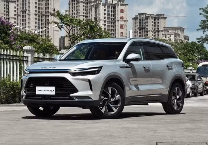 5 tháng đầu năm 2021, nhập khẩu ô tô từ Trung Quốc tăng 6,5 lần. Ảnh minh họa