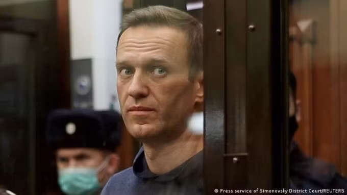 Trong bức ảnh hồ sơ tháng 2 năm 2021 này, lãnh đạo phe đối lập Nga Alexei Navalny đứng tại một tòa án ở Moscow @ Reuters