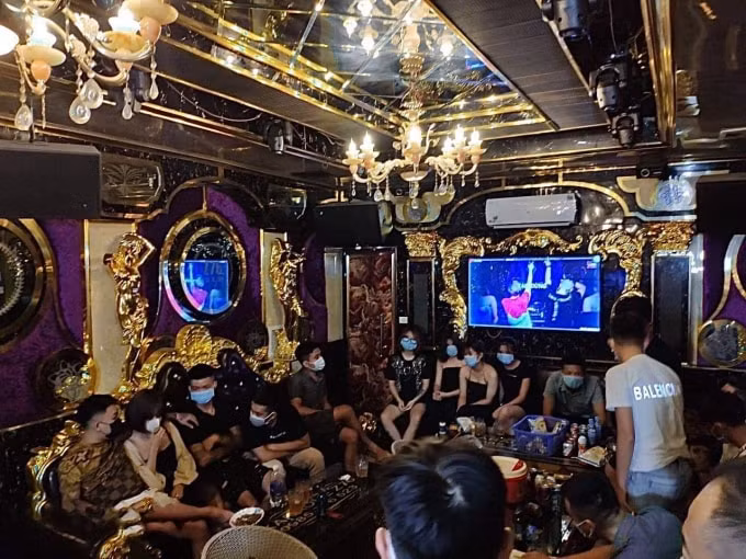 Các đối tượng tụ tập hát karaoke bị phát hiện.