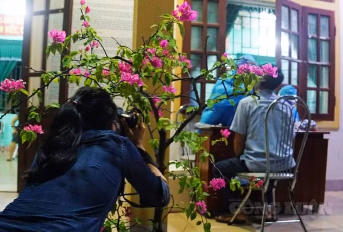 Những phóng viên không quản ngày, đêm để có được những câu chuyện, hình ảnh chân thực về cuộc chiến chống dịch Covid-19 trên địa bàn tỉnh Hà Tĩnh.