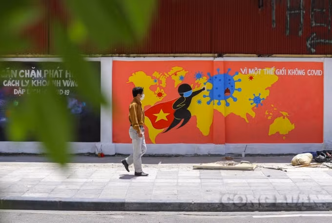 Theo các họa sĩ ở đây cho hay, với hình thức tuyên truyền đặc sắc này, mỗi người dân sẽ nhận thức rõ hơn trách nhiệm với chính sức khỏe của mình và trách nhiệm với cộng đồng, đất nước.