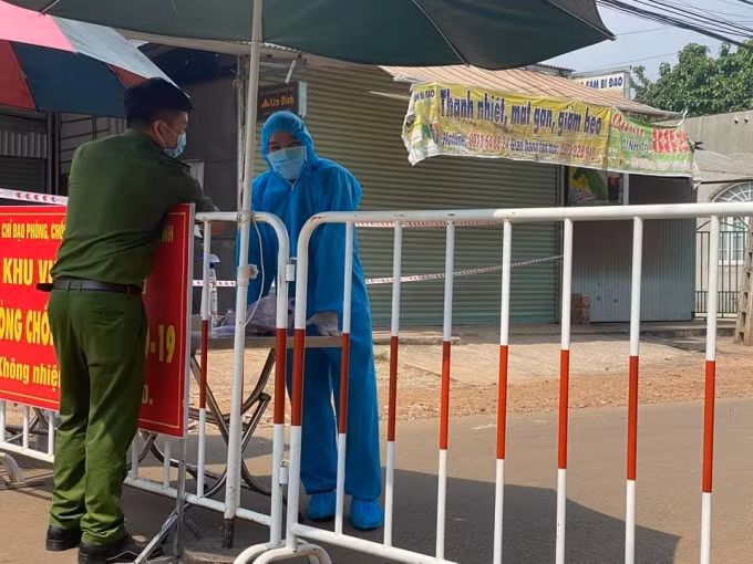 Một đoạn đường ở TP. Long Khánh đang được phong tỏa.