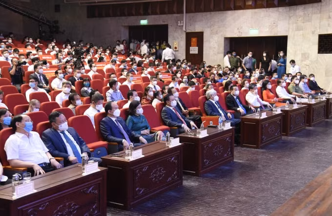 Lãnh đạo Trung ương và thành phố Hà Nội dự chương trình “Hà Nội chung tay hành động đẩy lùi dịch Covid-19”.