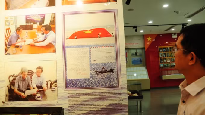 Một góc trưng bày bằng chứng, tư liệu chủ quyền tại Nhà trưng bày Hoàng Sa - Ảnh: Bá Dũng.