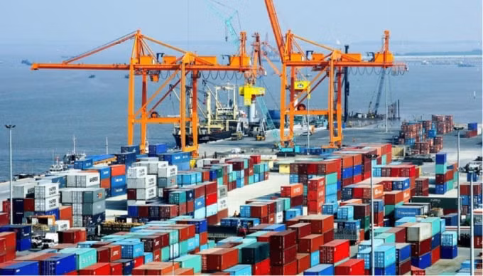 Trong 15 ngày đầu tháng 6/2021, nhập siêu ghi nhận ở mức 1,35 tỷ USD.