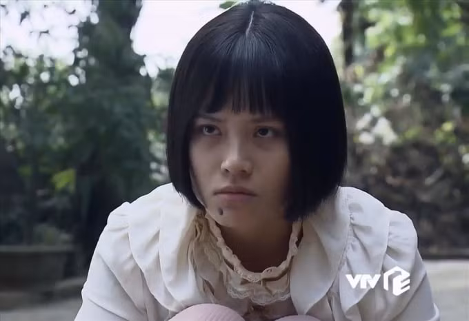 Ánh Tuyết khiến nhiều người khâm phục vì không ngại làm xấu mình trên phim.