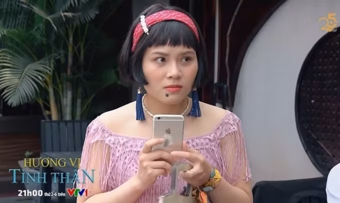 Cô là nạn nhân của bodyshaming trong một phân cảnh hẹn gặp bạn trai quen biết qua mạng trước đó.