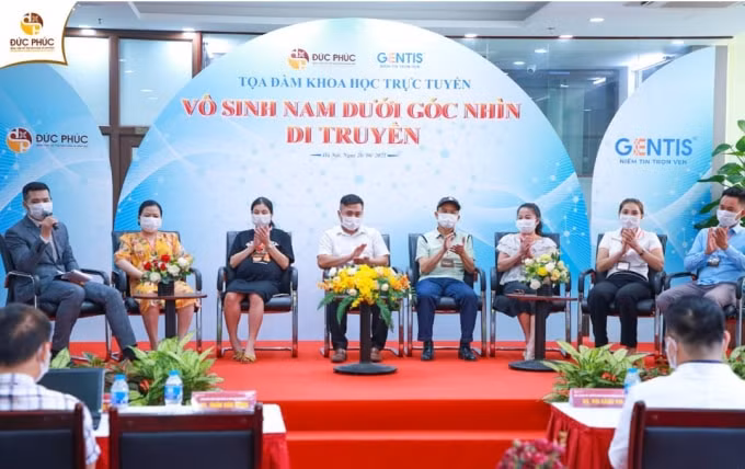 Các cặp vợ chồng thành công lên sân khấu chia sẻ những câu chuyện cổ tích ngoài đời thực của mình khi họ đã đón được con yêu từ “vườn ươm” Đức Phúc.