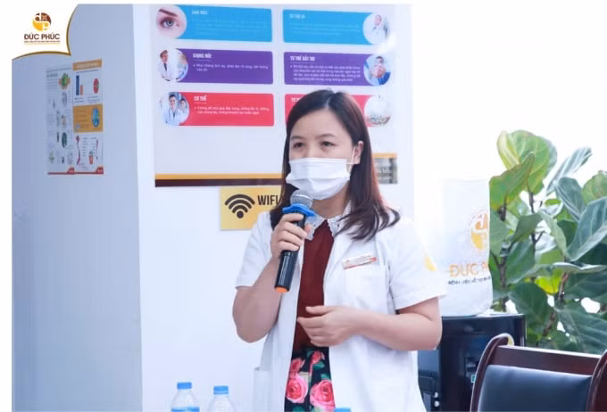 Bác sỹ La Thị Phương Thảo chia sẻ với các khán giả tại Tọa đàm khoa học Trực tuyến