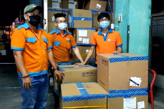 Thêm 50.000 bộ test nhanh Covid-19 đã được chuyển đến HCDC trong tối 28/6.