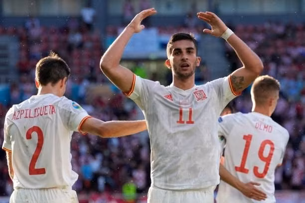 Ferran Torres tỏa sáng trong hiệp 2. Ảnh: UEFA