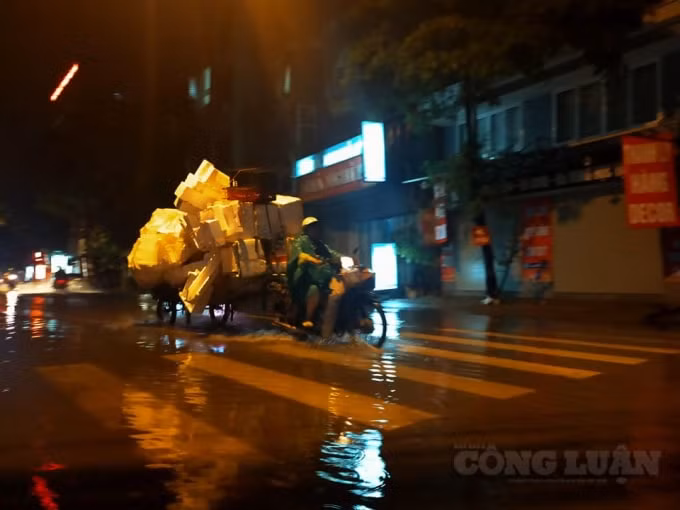 Nhiều tuyến đường lớn, nước rút nhanh. (Ảnh: Quang Hùng)