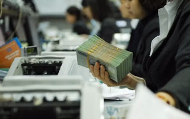 Lợi nhuận ngân hàng quý II “cài số lùi” vì phải gánh chi phí dự phòng.