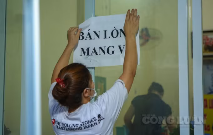 Nhiều quán ăn sáng gỡ các tấm biển 