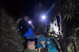 Lạng Sơn: Xuyên đêm cứu bé gái 5 tuổi lạc rừng bị ngã xuống khe suối sâu gần 10 mét