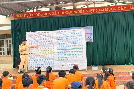 Cao Bằng nhân rộng mô hình “Cổng trường an toàn giao thông”