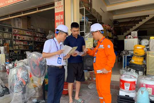 Đề xuất tính giá điện sinh hoạt theo giờ: Cần xây dựng cơ chế giá hợp lý để người dân thay đổi thói quen sử dụng điện
