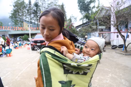 Chính sách khuyến sinh: Mở rộng hỗ trợ để người trẻ yên tâm sinh con