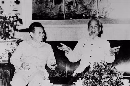 “Việt - Lào hai nước chúng ta, tình sâu hơn nước Hồng Hà - Cửu Long”