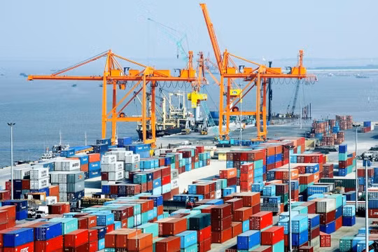Kinh tế thế giới đối mặt nhiều sức ép, Việt Nam cần ứng phó thế nào?