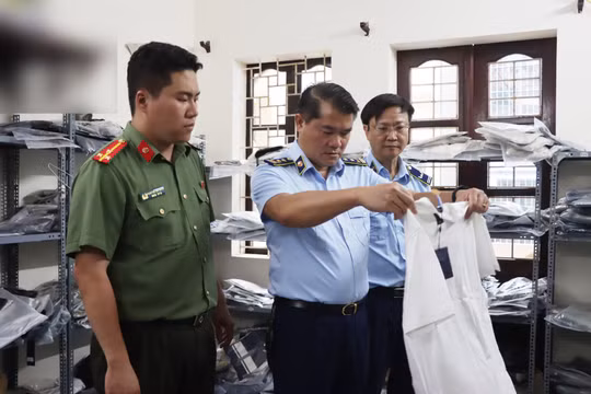 Đã bị khởi tố vẫn tiếp tục bán hàng 'fake': Phát hiện gần 730 sản phẩm giả mạo