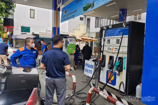 Giá xăng tăng hơn 500 đồng/lít từ 15h chiều nay 