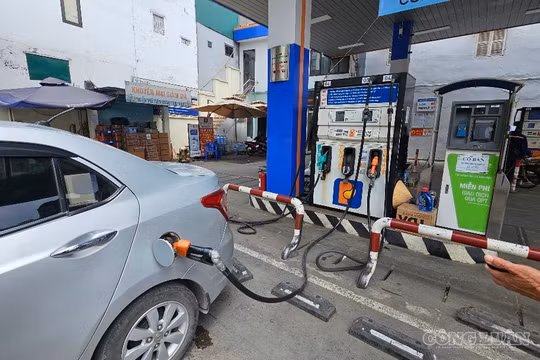 Giá xăng tăng hơn 600 đồng/lít từ 15h chiều nay