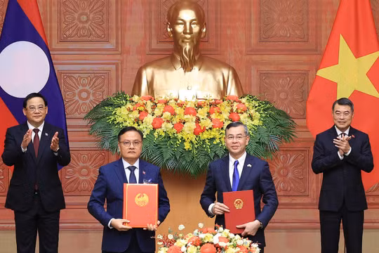 Bộ Tài chính hai nước Việt Nam - Lào ký kết chương trình hợp tác mới