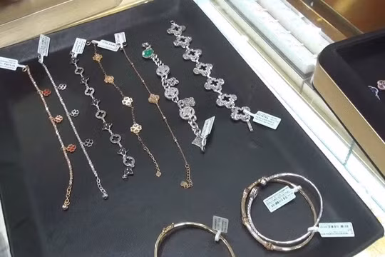 Kinh doanh trang sức giả thương hiệu Louis Vuitton, doanh nghiệp nhận phạt 190 triệu