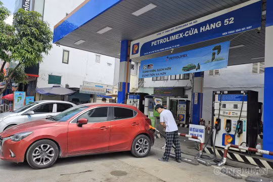 Ngày đầu triển khai xăng E10: Xu hướng tất yếu được người dân đón nhận