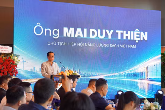 Điện mặt trời mái nhà: Việt Nam không thể mãi làm 'khách hàng' của nước ngoài