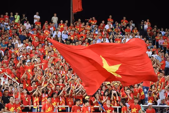 Chi 12 triệu đồng, cổ động viên Việt Nam 'đi nhanh, về nhanh' sang Thái Lan xem chung kết ASEAN Cup