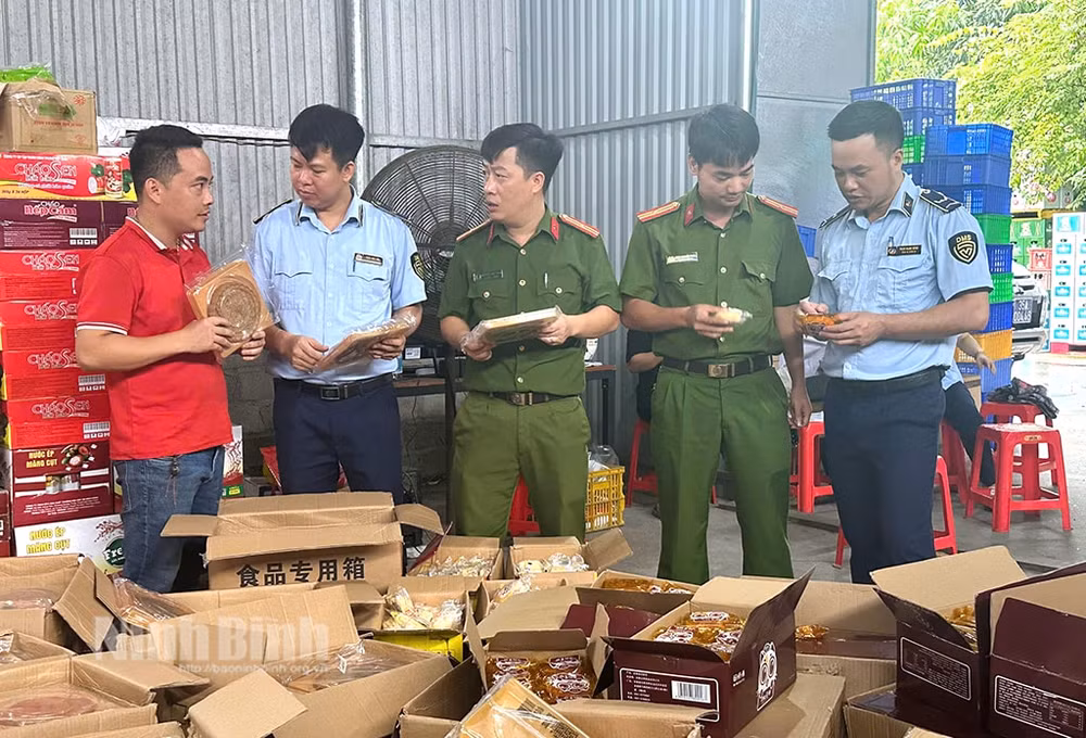 ninh binh tieu huy hon 3300 chiec banh trung thu khong ro nguon goc hinh 1