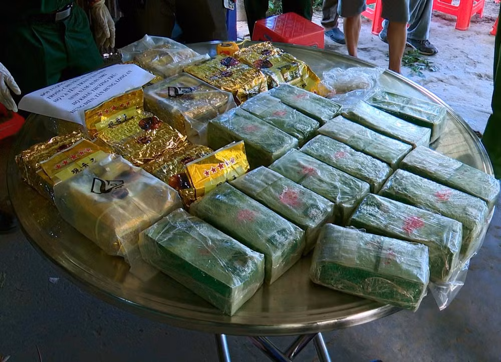 triet pha thanh cong chuyen an bat giu 1 doi tuong van chuyen 25kg ma tuy hinh 2