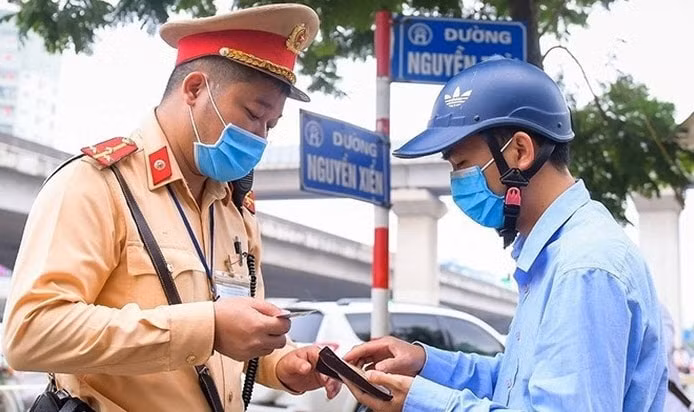 quy dinh ve giay to xe va quyen su dung vneid khi csgt kiem tra hinh 1