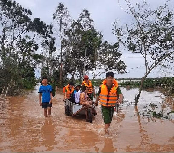 tham tinh quan dan trong bao lu hinh 3