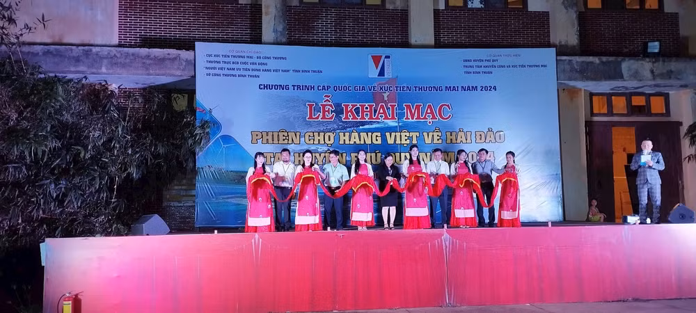 dua hang viet ve huyen dao phu quy hinh 1