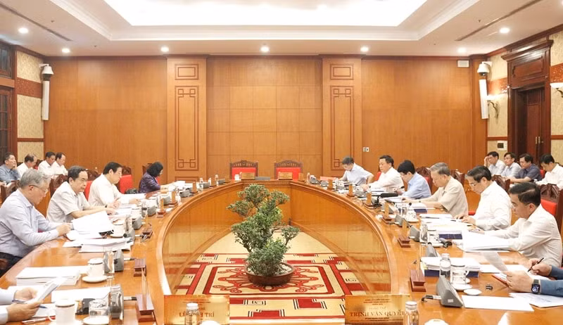 bo chinh tri cho y kien ve nghi quyet phat trien thanh pho hai phong va de an thanh lap thanh pho hue hinh 1