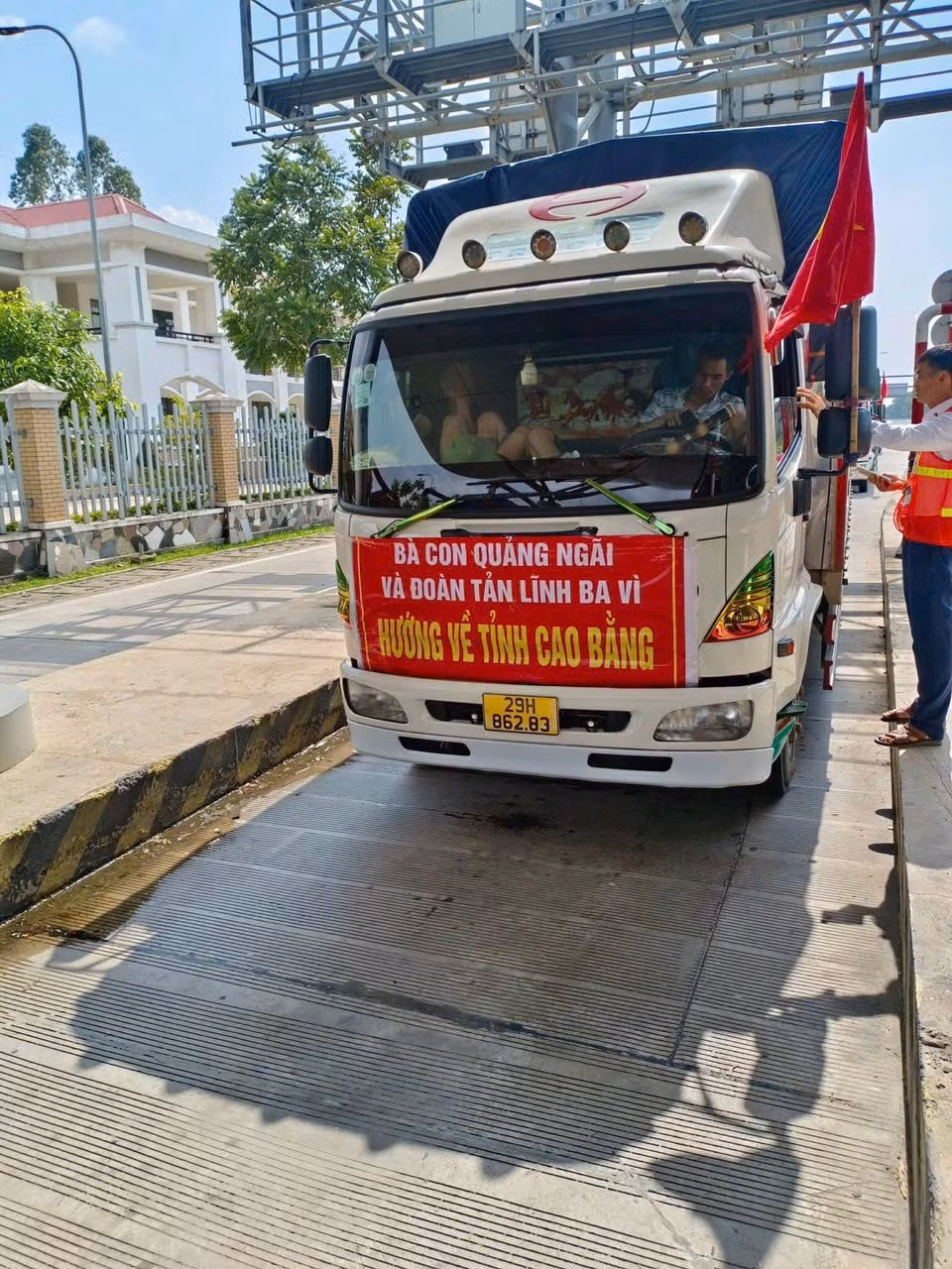 nuoc lu rut di tinh nguoi o lai hinh 10