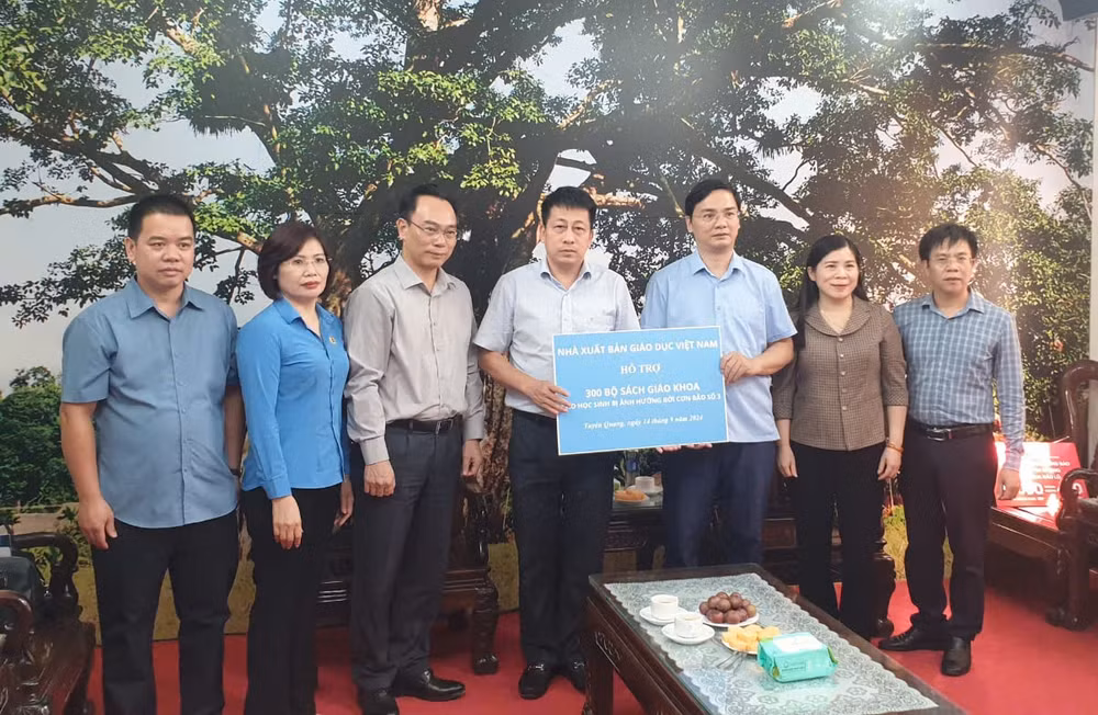 nha xuat ban giao duc viet nam ho tro sach cho hoc sinh cac vung bi anh huong boi con bao so 3 hinh 4