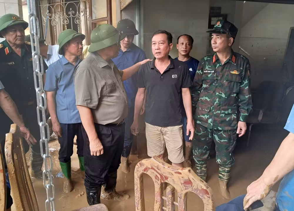 thu tuong pham minh chinh thi sat dong vien nguoi dan va cac luc luong ung pho khac phuc hau qua mua lu tai yen bai hinh 2