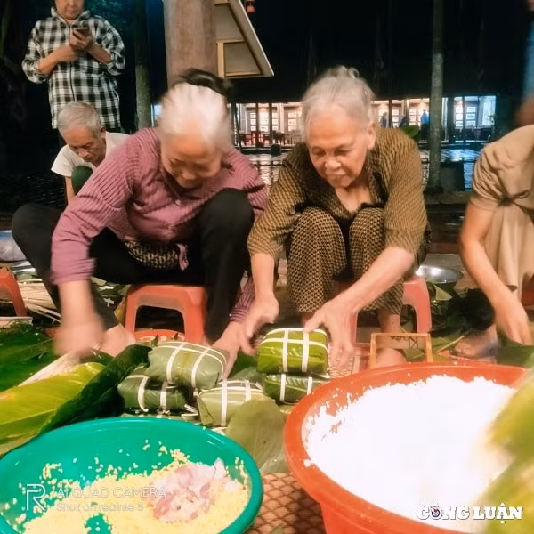 gia vien ninh binh xuyen dem goi 1100 chiec banh chung gui den vung bi ngap lut hinh 5