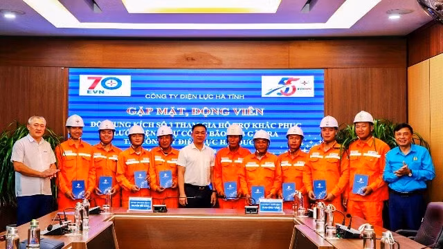 cong ty dien luc quang binh ha tinh cu doi xung kich ho tro khac phuc hau qua bao so 3 hinh 2