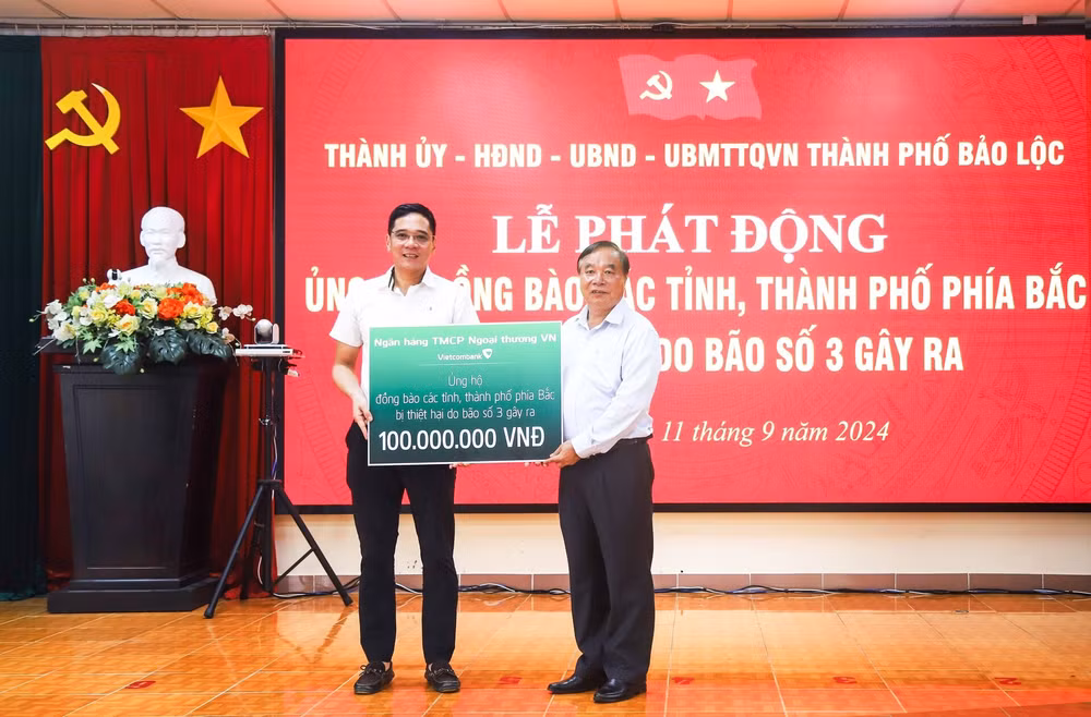 can bo nhan vien vietcombank ung ho 1 ngay luong ho tro dong bao bi thiet hai do bao so 3 hinh 2