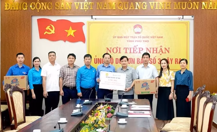 vinachem tham hoi dong vien chia se kho khan voi nguoi dan nguoi lao dong bi thiet hai boi bao so 3 hinh 1