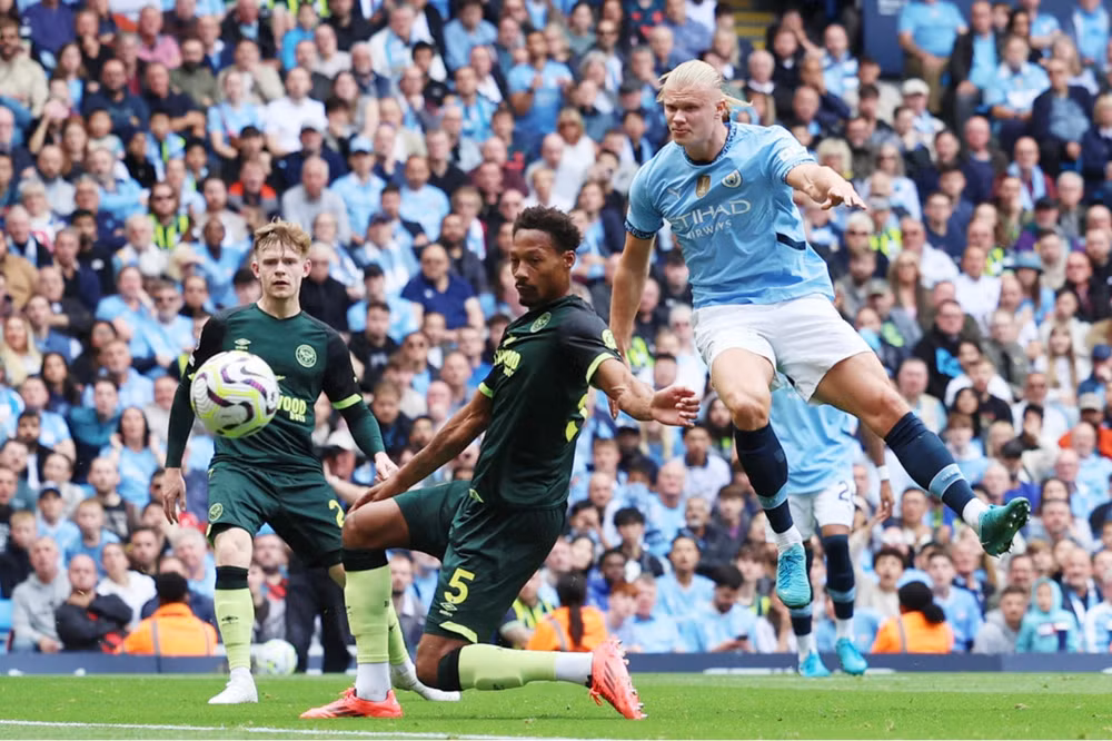 haaland lap cong voi cu dup man city thang nguoc brentford hinh 1