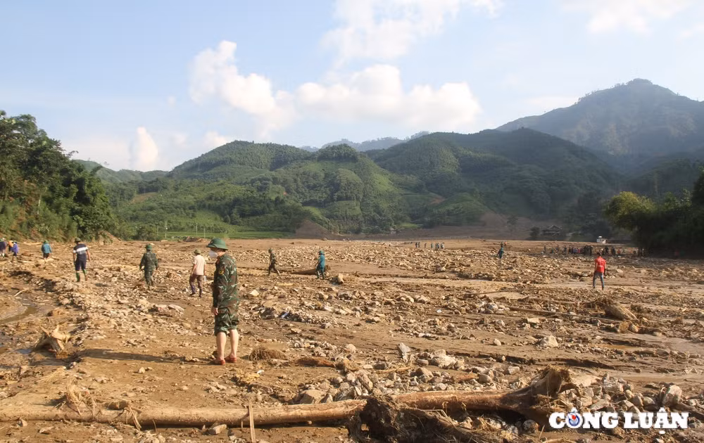 thon lang nu lao cai hoang tan sau sat lo dat hinh 2